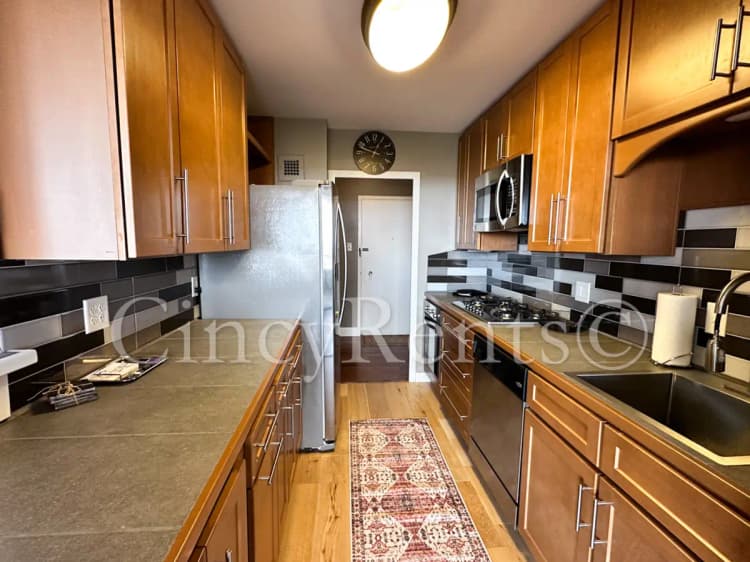 Cincinnati apartments for rent - image - 2324Madison15062025-07.jpg