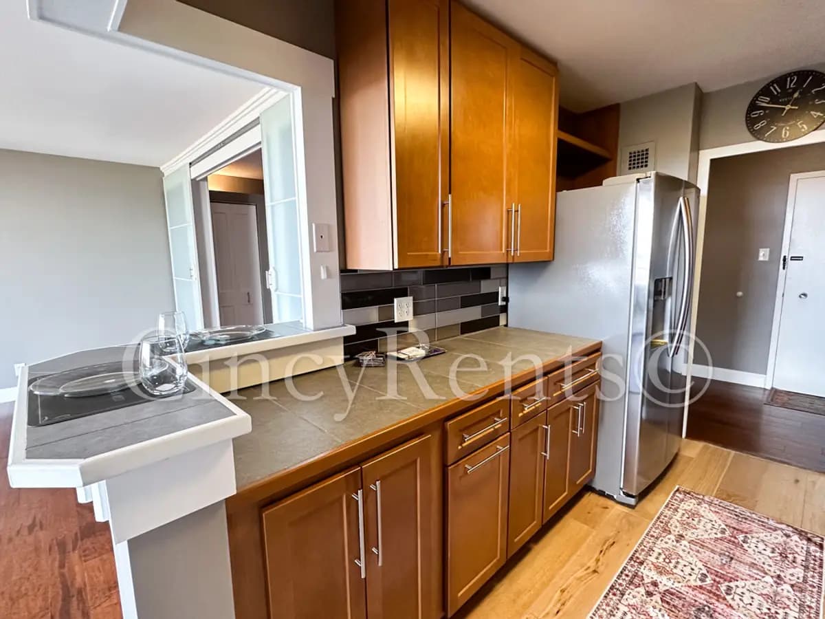 Cincinnati apartments for rent - image - 2324Madison15062025-08.jpg