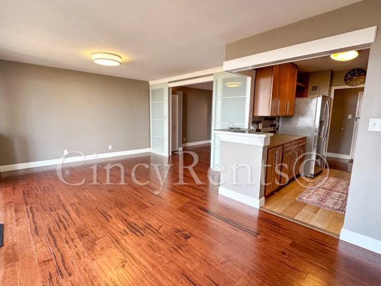 Cincinnati apartments for rent - image - 2324Madison15062025-10.jpg
