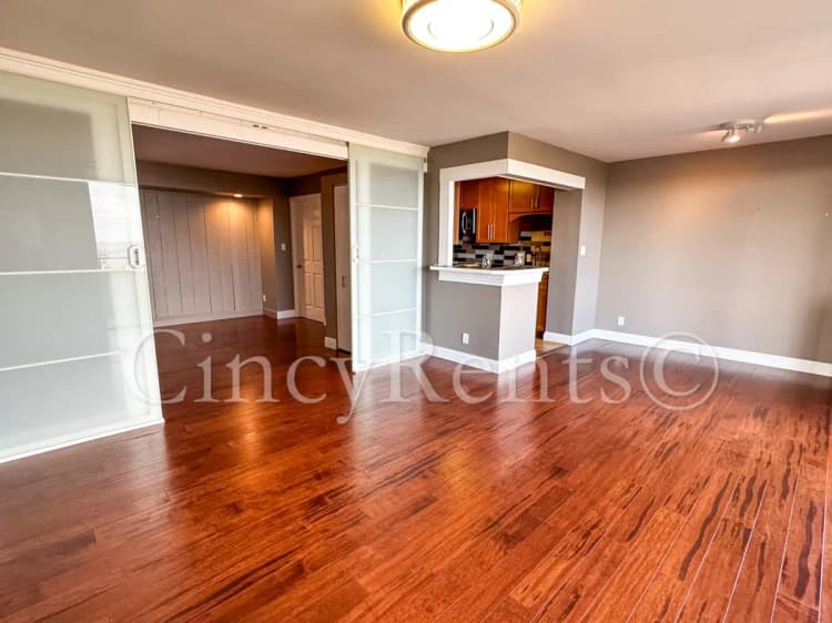 Cincinnati apartments for rent - image - 2324Madison15062025-13.jpg