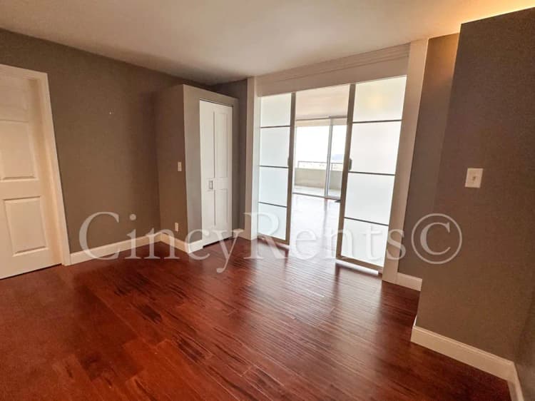 Cincinnati apartments for rent - image - 2324Madison15062025-15.jpg