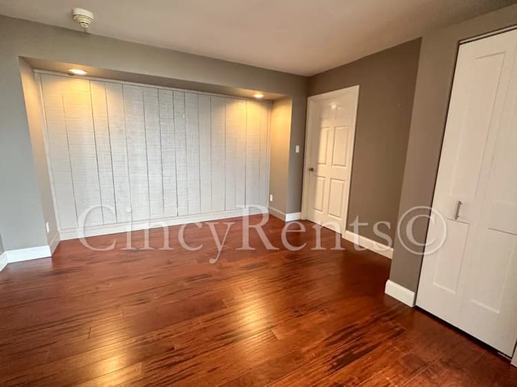 Cincinnati apartments for rent - image - 2324Madison15062025-16.jpg