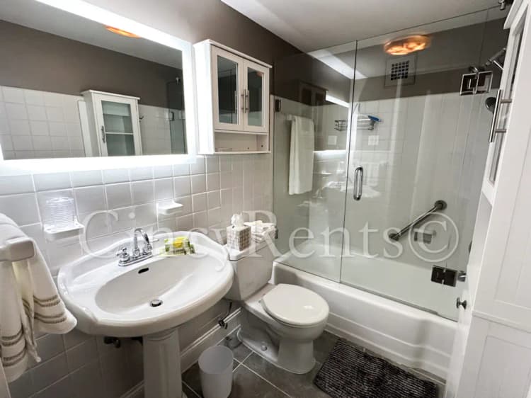 Cincinnati apartments for rent - image - 2324Madison15062025-17.jpg