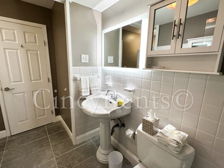 Cincinnati apartments for rent - image - 2324Madison15062025-18.jpg