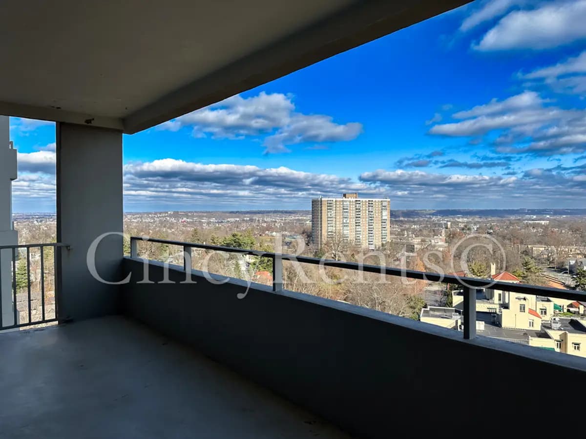 Cincinnati apartments for rent - image - 2324Madison15062025-20.jpg
