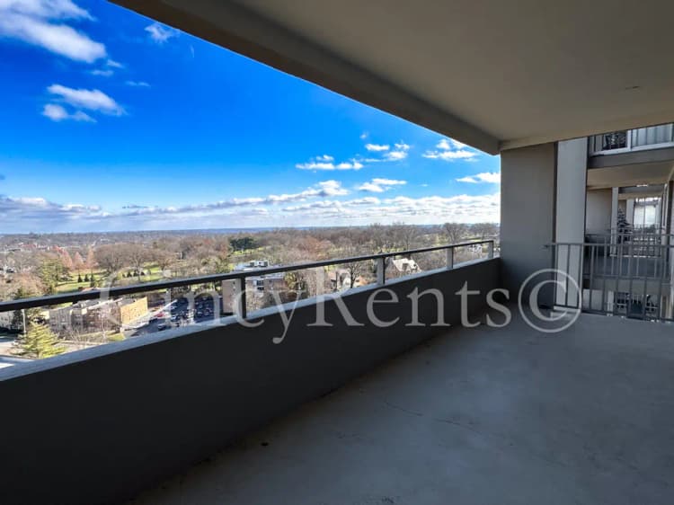 Cincinnati apartments for rent - image - 2324Madison15062025-21.jpg