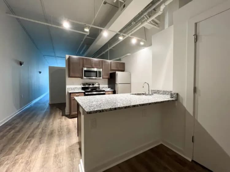 Cincinnati apartments for rent - image - FourthPlumA612-01-768x576.jpg