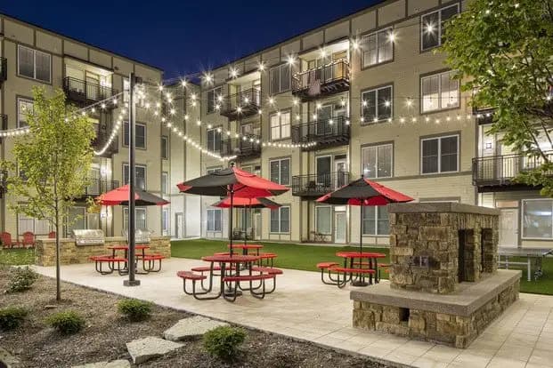 Cincinnati apartments for rent - image - 101-E-Corry-Amenity-Deck.jpg