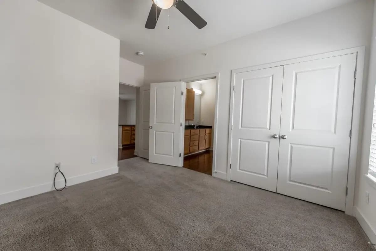 Cincinnati apartments for rent - image - 5500_65-West-212-1210052003164120871.jpg