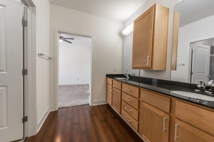 Cincinnati apartments for rent - image - 5502_65-West-212-1510052003170723971.jpg