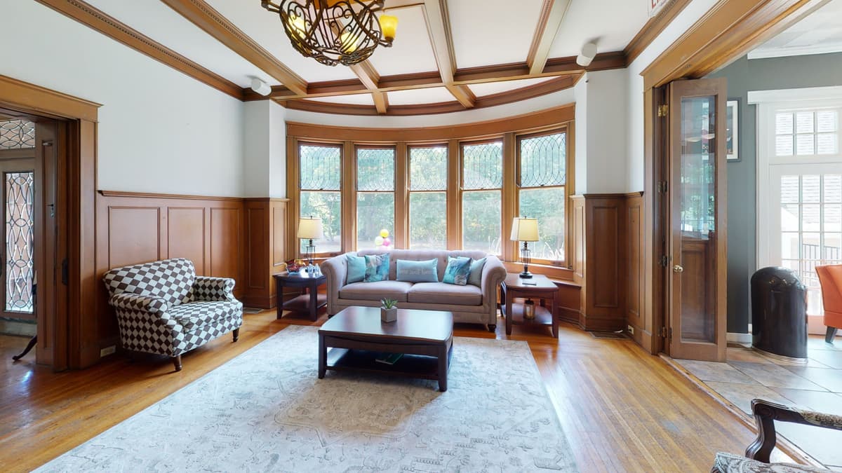 Cincinnati apartments for rent - image - Historic Mansion