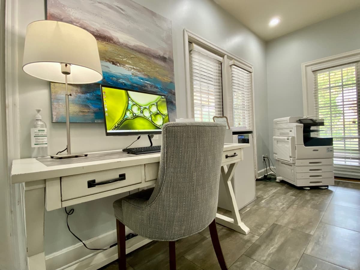 Cincinnati apartments for rent - image - Olde Montgomery Business Center