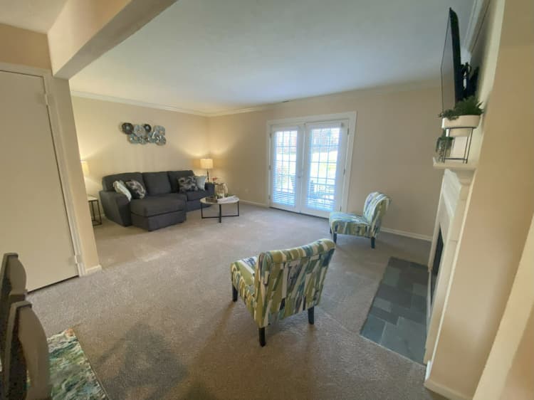 Cincinnati apartments for rent - image - Townhome 220 Living Room