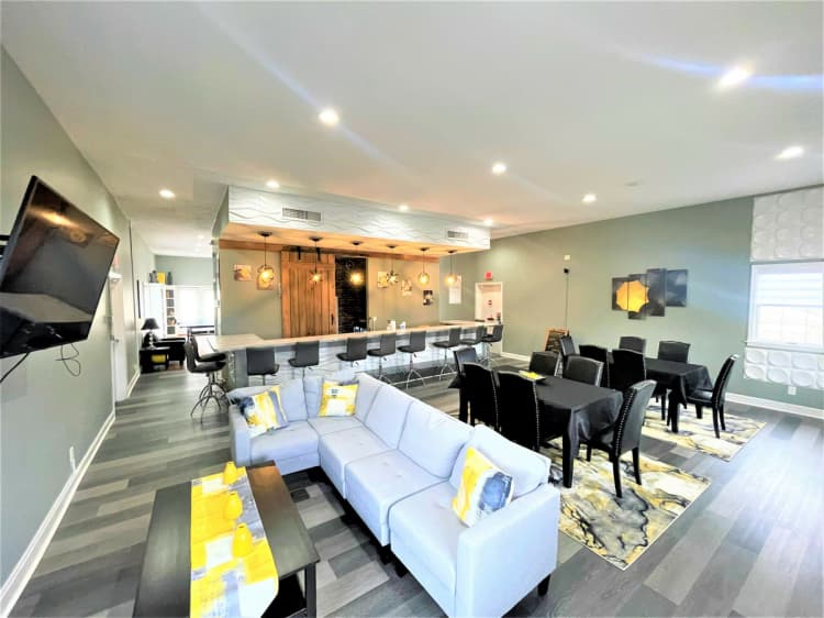 Cincinnati apartments for rent - image - Olde Montgomery Game Room