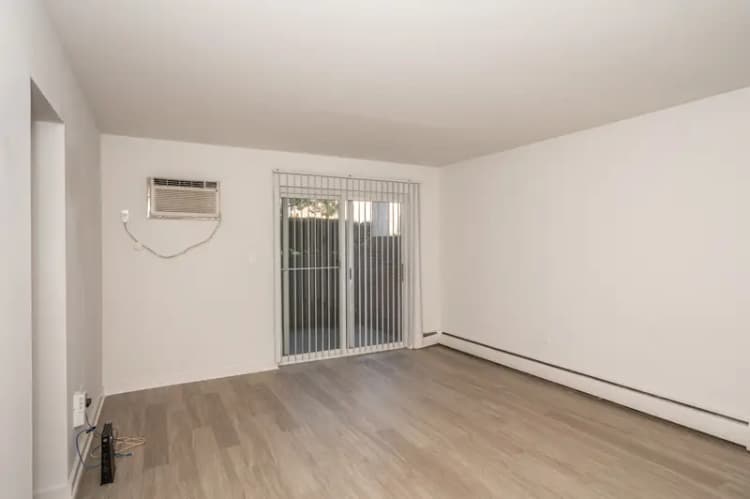 Cincinnati apartments for rent - image - 222 Senator 47 Web (2 of 21).jpg
