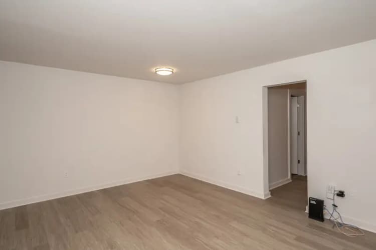 Cincinnati apartments for rent - image - 222 Senator 47 Web (4 of 21).jpg