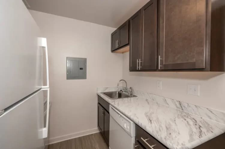 Cincinnati apartments for rent - image - 222 Senator 47 Web (7 of 21).jpg