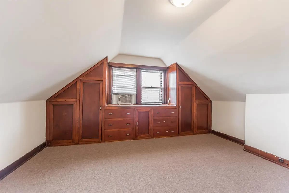 Cincinnati apartments for rent - image - 219 E Rochelle- 2-14.jpg