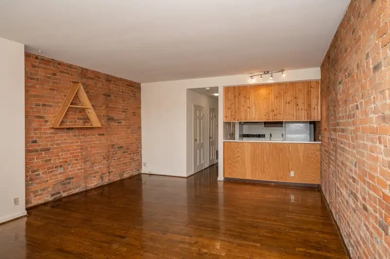 Cincinnati apartments for rent - Property image - 2700-2702 Jefferson Avenue - 3