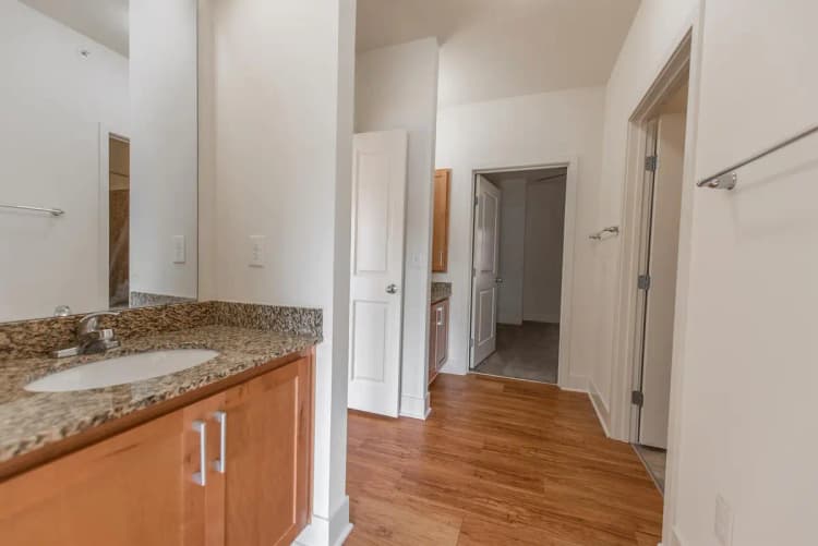 Cincinnati apartments for rent - image - Euclid Square- 304-14.jpg