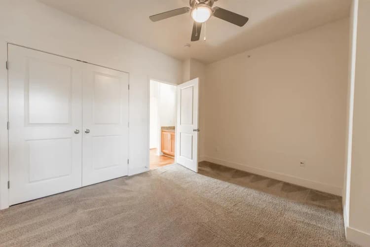 Cincinnati apartments for rent - image - Euclid Square- 304-19.jpg