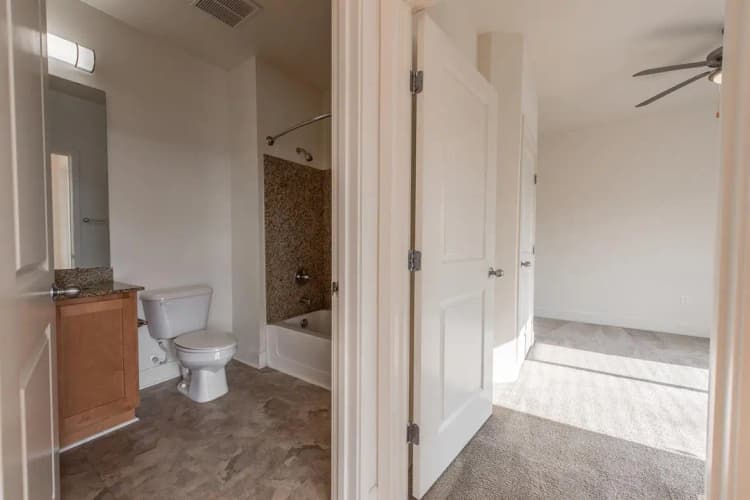 Cincinnati apartments for rent - image - Euclid Square- 314-10.jpg
