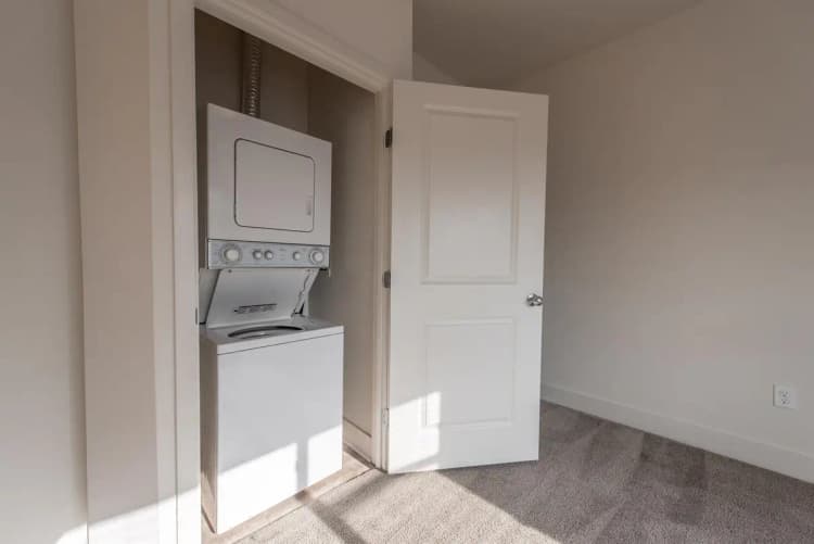 Cincinnati apartments for rent - image - Euclid Square- 314-16.jpg