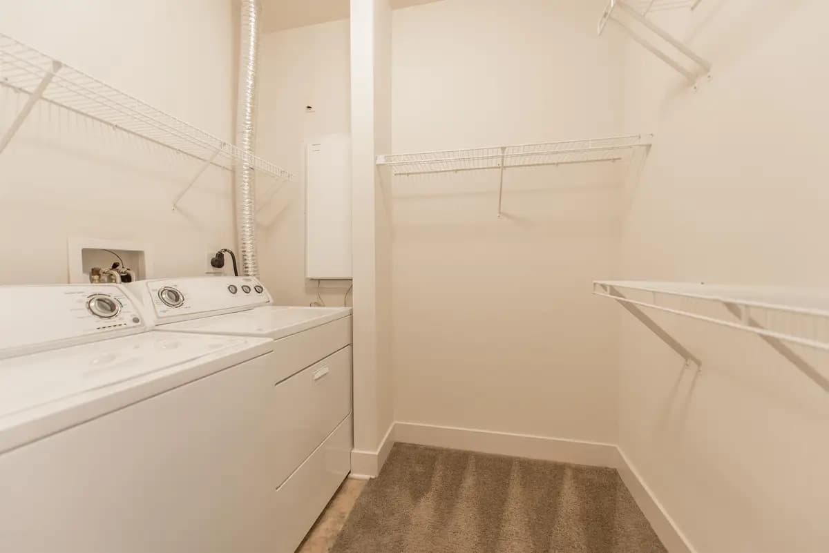 Cincinnati apartments for rent - image - Euclid Square- 9-11.jpg