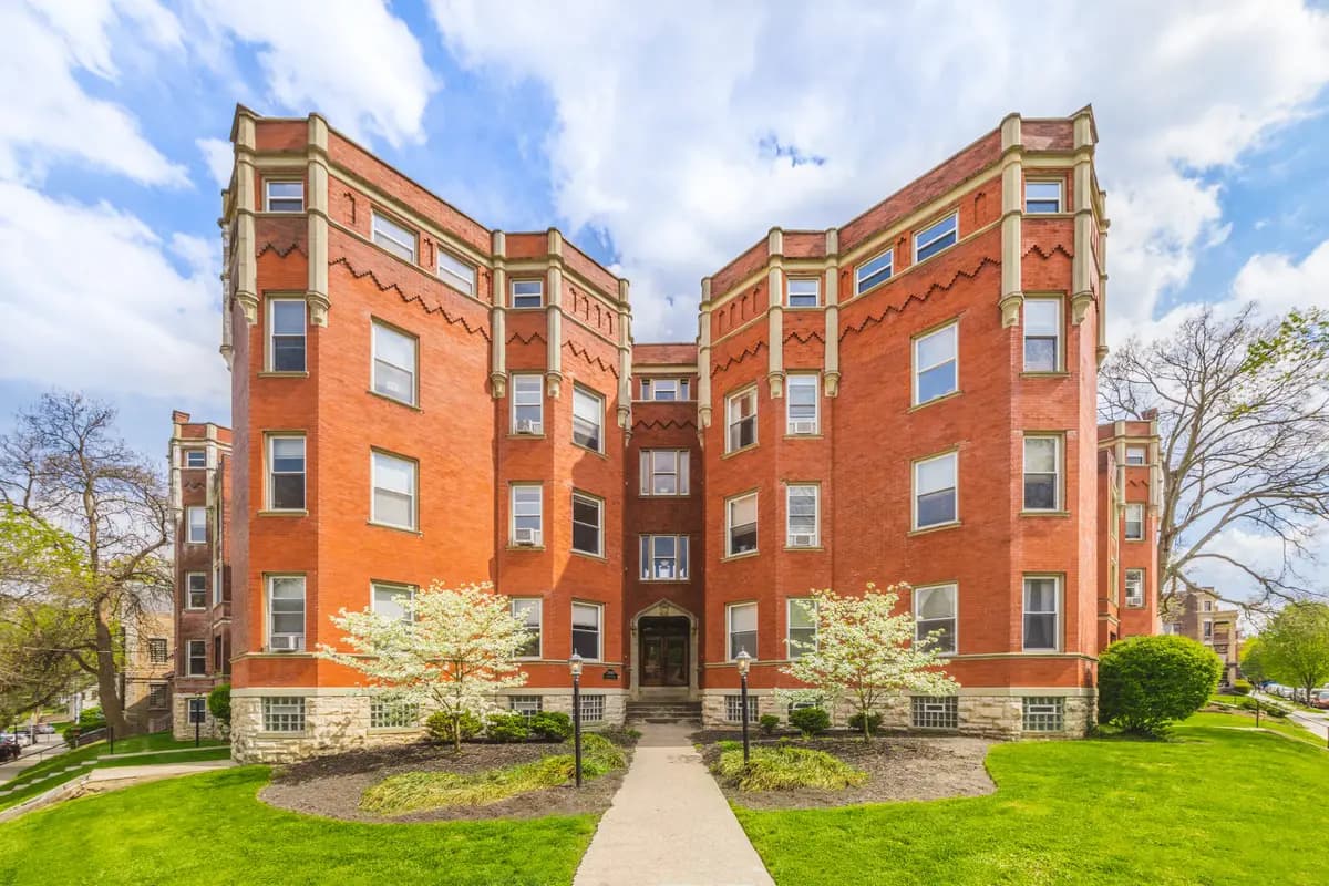 Cincinnati apartments for rent - image - 3440-Telford_BZ-SocialMedia.jpg