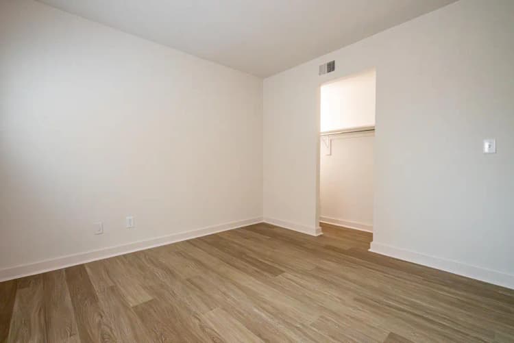 Cincinnati apartments for rent - image - 2360 Ohio Unit 5 Web-11.jpg
