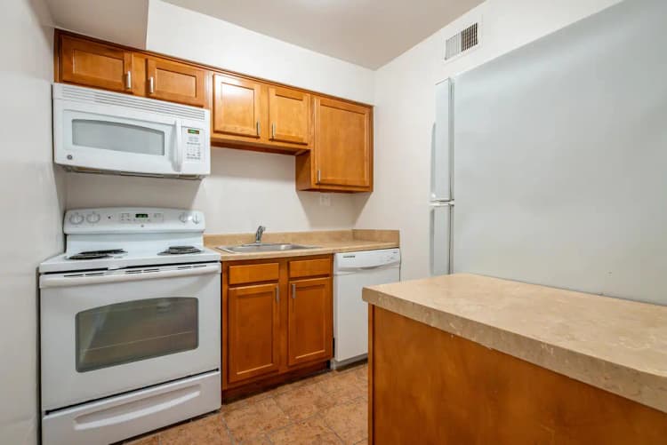 Cincinnati apartments for rent - image - 2360 Ohio Unit 7 Web-05020124102757067390.jpg