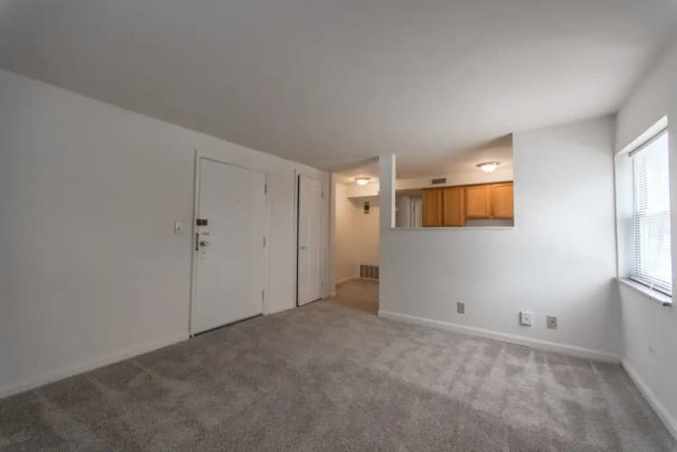 Cincinnati apartments for rent - image - 2928 Burnet- 909302010000930879.jpg