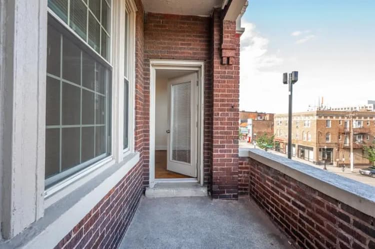 Cincinnati apartments for rent - image - 4 E Charlton 6 (16 of 25).jpg
