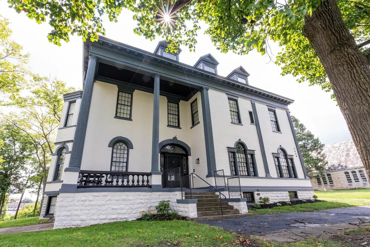 Cincinnati apartments for rent - Property image - The Mansion - 2