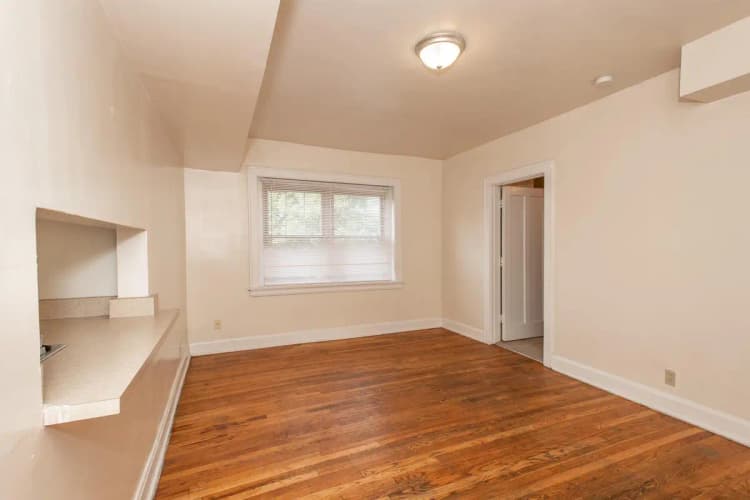 Cincinnati apartments for rent - image - 145 W McMillan 125 Print-1110052003072908271.jpg