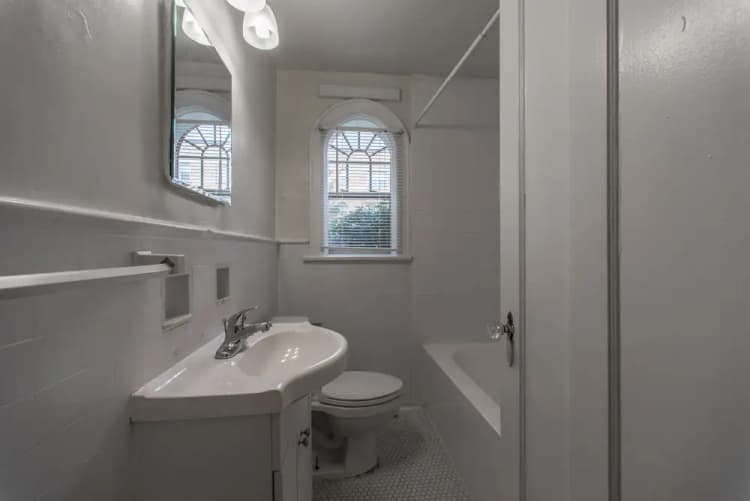 Cincinnati apartments for rent - image - 145 W McMillan- 122-810052003031094471.jpg