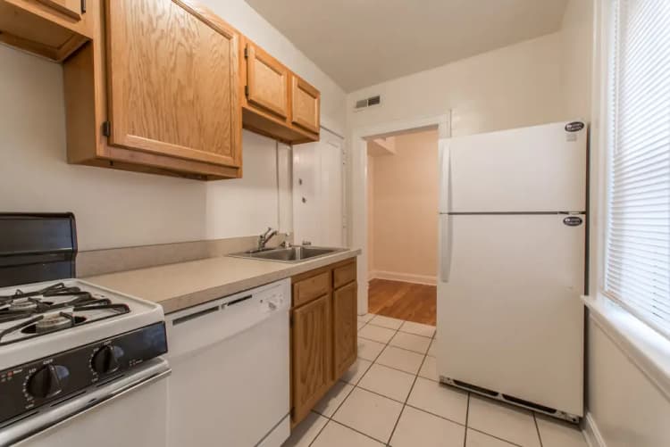 Cincinnati apartments for rent - image - 145 W McMillan- 126-1110052002582247571.jpg