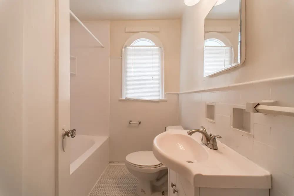 Cincinnati apartments for rent - image - 145 W McMillan- 126-510052002583134171.jpg
