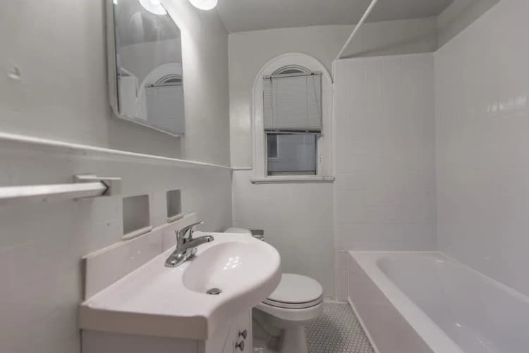 Cincinnati apartments for rent - image - 145 W McMillan- 132-12.jpg