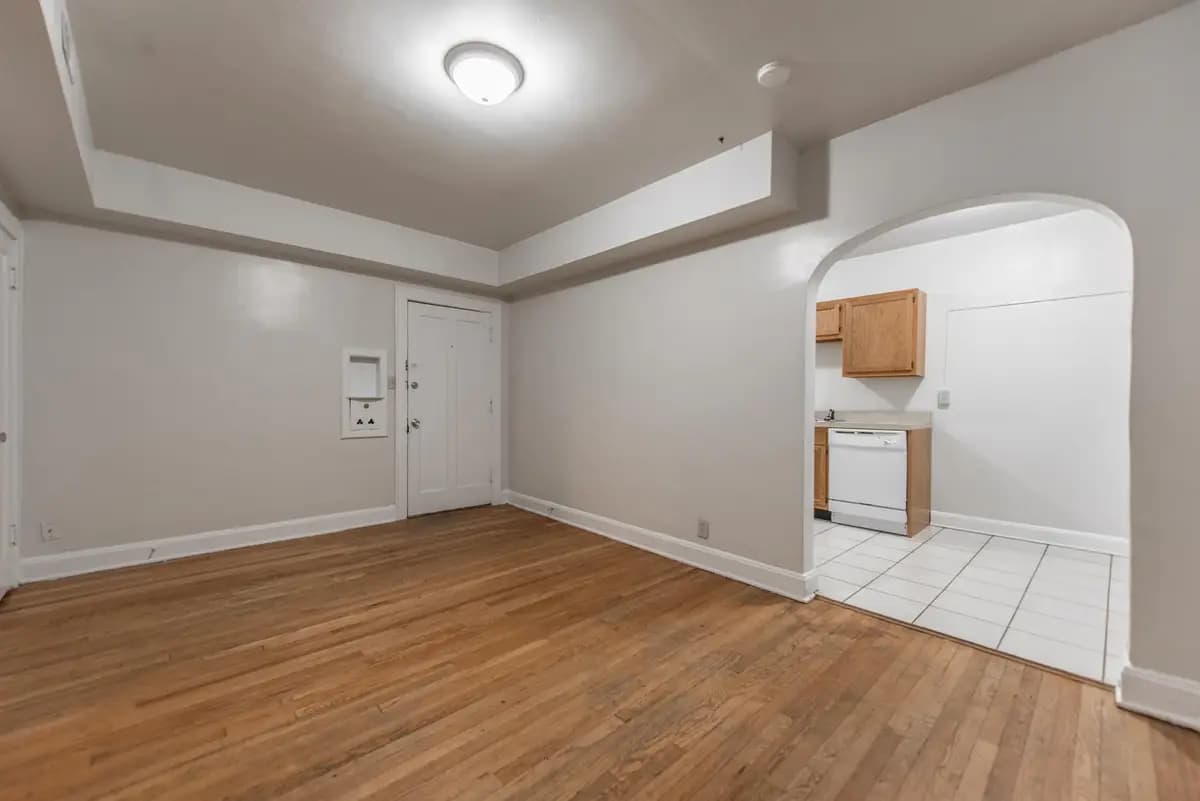 Cincinnati apartments for rent - image - 145 W McMillan- 132-2.jpg