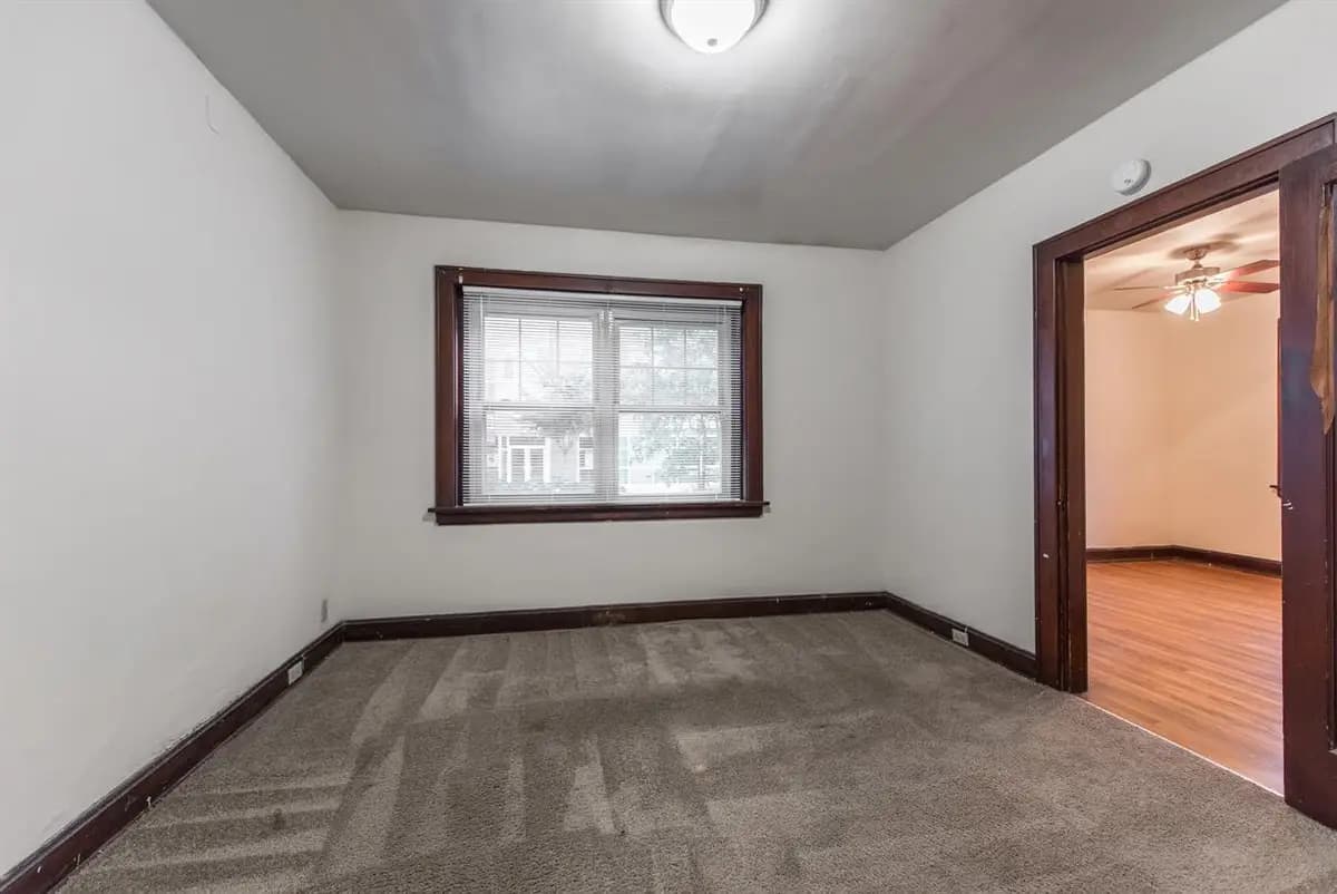 Cincinnati apartments for rent - image - 145 W McMillan- 134-2.jpg