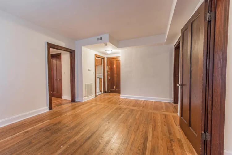 Cincinnati apartments for rent - image - 145 W McMillan- 221-3.jpg