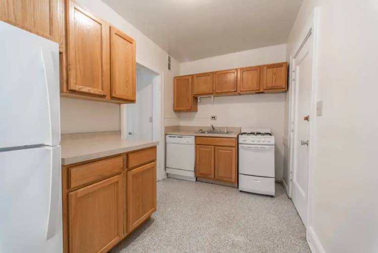 Cincinnati apartments for rent - image - 145 W McMillan- 224-1010052002594484871.jpg
