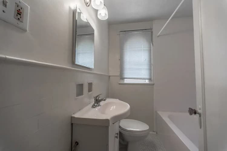 Cincinnati apartments for rent - image - 145 W McMillan- 224-510052003000047771.jpg