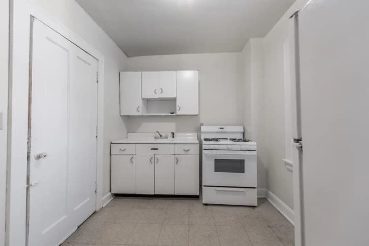 Cincinnati apartments for rent - image - 145 W McMillan- 328-10.jpg
