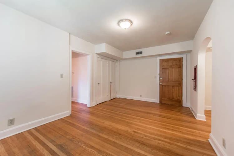 Cincinnati apartments for rent - image - 145 W McMillan- 328-5.jpg
