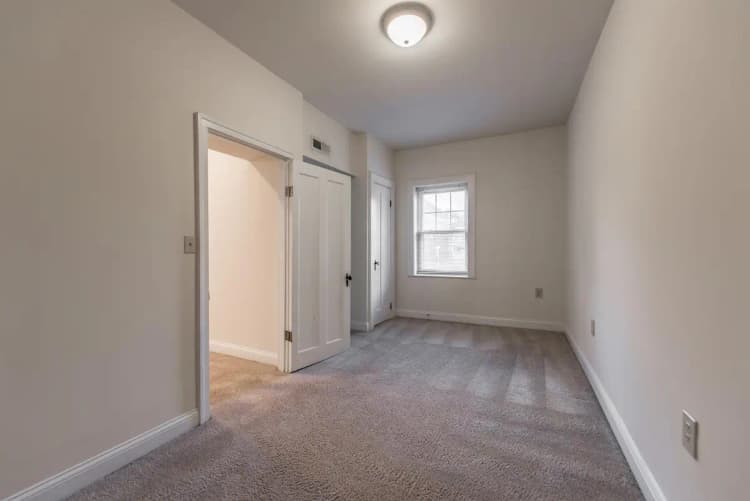 Cincinnati apartments for rent - image - 145 W McMillan- B2-10.jpg