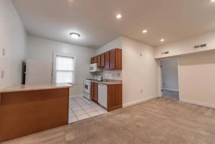 Cincinnati apartments for rent - image - 145 W McMillan- B2-4.jpg