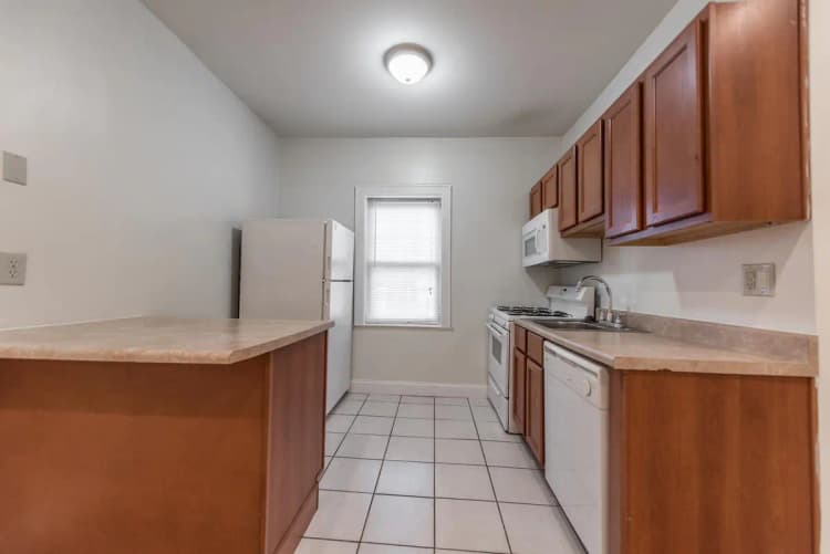 Cincinnati apartments for rent - image - 145 W McMillan- B2-5.jpg