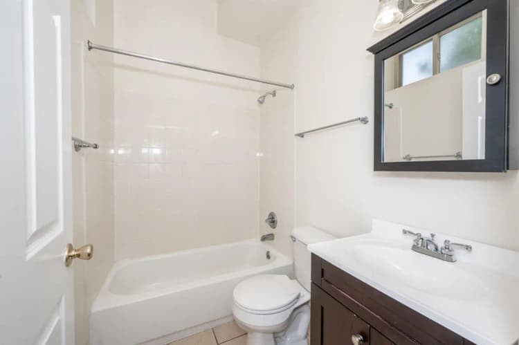 Cincinnati apartments for rent - image - 9 E University 1 (4 of 11).jpg